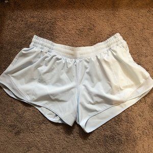Lululemon - Hotty Hot Shorts 2.5 - Baby Blue